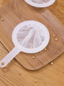 OURUNZHE หน้าจอกรองนมถั่วเหลือง ตาข่ายผนังแตกละเอียดพิเศษ น้ำรั่ว ตาข่ายรั่ว กรองนมถั่วเหลือง เครื่องแยกตะกรัน กระชอนครัวพร้อมที่จับ