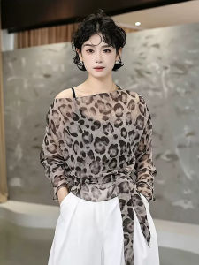 ZHILU | Áo Blouse Trễ Vai In Đỏm Báo