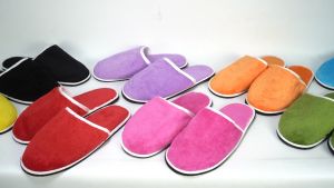 รองเท้าสลิปเปอร์ รองเท้าใส่ในบ้าน ผ้าขน สามารถสวมใส่ในบ้าน ใส่ในออฟฟิต หรือใส่ในห้องนอน รอขนาดฟรีไซส์