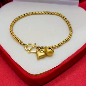 สร้อยข้อมือทองเหลืองโบราณลายผ่าหวายห้อยจี้หัวใจและกระพรวน ความยาว 6.5 นิ้ว งานทองเหลืองแท้ งานดิบไม่ได้ชุบ