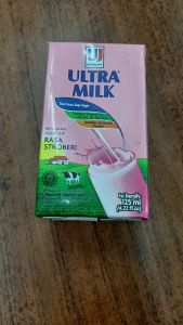 Ultra Milk Susu UHT Rasa Strawberi