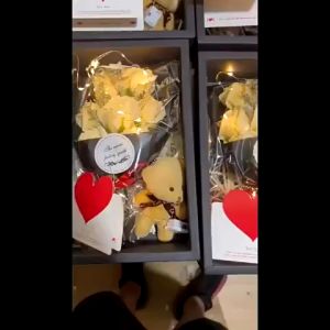 Jin.Lucky กุหลาบวันวาเลนไทน์ ของขวัญวันวาเลนไทน์ มีการ์ดพร้อมกล่อง พร้อมถุง