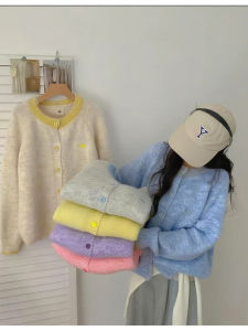 เสื้อคาร์ดิแกนถักแขนยาวสไตล์เกาหลีสำหรับผู้หญิง ฤดูใบไม้ร่วง 2025 ดีไซน์ใหม่ นุ่ม อบอุ่น ใส่ได้หลากหลาย คอกลม ปกติ