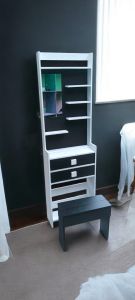 meja rias kosmetik black and white