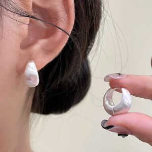 Elegant Silver Metal Brushed Ear Cuffs Luxury Classic Waterdrop Shape Dangle Earrings Fashionable Accessory for Women