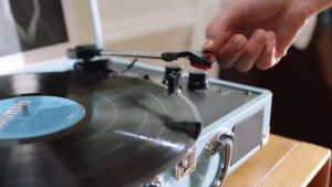 Máy xay sinh tố cầm tay thương hiệu Morphy Richards MR9800 công suất 50W dung tích cối xay 50ml lưỡi xay thép không gỉ thiết kế sạc không dây (Bảo hành 12 tháng)