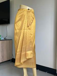 ผ้าถุงเย็บสำเร็จ แบบป้ายติดตะขอ ผ้าไหมสังเคราะห์ ลายดอกลำพูน ผ้าไหมยกดอก ทอลายพรีเมี่ยม สีสวยหวาน