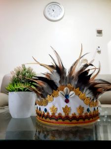 Mahkota Bulu Mahkota Dayak & Papua langsung dari tangan pengrajian sendiri. Bisa untuk anak dan dewasa