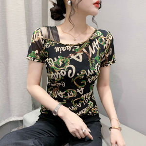 YIMEI Áo Đính CườM Cổ Chữ V Xiên Cảm Giác Thiết Kế Áo Thun Nữ Cổ Điển Đa Năng 2023 Thời Trang Mới Mùa Hè In Chữ Cái Áo Lưới Ôm Vừa