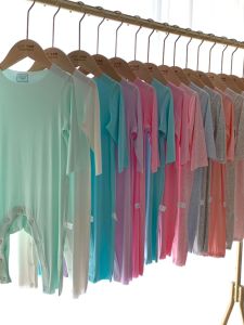 ชุดนอนผ้าโมดัลสำหรับเด็กทารกชุดบอดี้สูทแบบบางสำหรับทารกแรกเกิดแขนยาวรอมเปอร์สูทสำหรับเด็กทารกชุดปีนเขาคอกลม