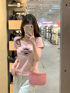 เสื้อยืดแขนสั้นผู้หญิงคอตตอนแท้ทรงสลิมฟิตสำหรับฤดูร้อน 2025 เสื้อผ้าทำงานสไตล์เกาหลีที่สวมใส่สบายและหลากหลาย