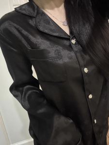 เรียบหรู สไตล์ฝรั่งเศส ผ้าไหม ผ้าซาติน น้ําแข็ง ผ้าไหม ชุดนอน ผู้หญิง แขนยาว กางเกงขายาว ชุดอยู่บ้าน ฤดูใบไม้ผลิ ฤดูใบไม้ร่วง สินค้ามาใหม่