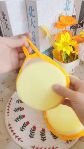 2 ด้าน ฟองน้ำกลม พร้อมส่ง ฟองน้ำนุ่ม เส้นใยขจัดคราบ มีที่แขวน ใช้งานได้สะดวก