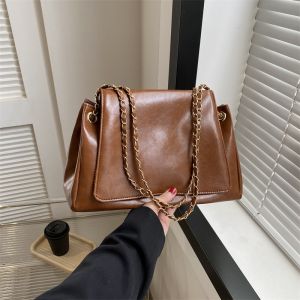 Large Capacity Retro Fashion Chain Tote Bag Commuter Single Shoulder Crossbody Bag for Autumn Winter New Arrival