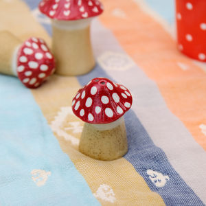 Adorable Mushroom Shaped Ceramic Pepper Grinder Cute Kitchen Storage Container Country Style Cooking Utensil Home Decor