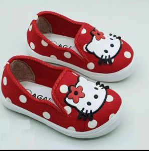 khainuna sepatu slip on anak polkadod hello kitty