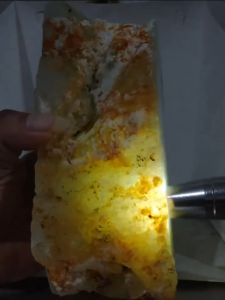natural batu giok Bongkahan batu yg dikirim sesuai foto dan video Kode1480