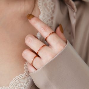 แหวนสีแดงสำหรับผู้หญิง แหวนทรงเรขาคณิตแบบบางเฉียบ แหวนปลายนิ้ว แหวนสไตล์เกาหลี แหวนแฟชั่นสำหรับวันวาเลนไทน์