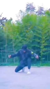 Kiếm sạc pin đổi màu ánh sáng âm thanh sống động - đồ chơi hot 2023