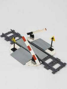 ตู้โมเดลรางรถไฟที่สร้างด้วยโมเดล DIY ของเล่นสำหรับเด็ก ตู้โมเดลรางรถไฟแบบสั่งทำจากจีนแผ่นดินใหญ่ ตู้โมเดลรางรถไฟสีแดงและเขียว