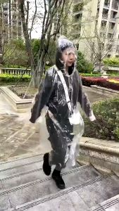 【1PC】Portable Raincoat Card Raincoat Travel Outdoor Rainwear Thickened Waterproof Women/Men/Kids 一次性雨衣 卡片雨衣