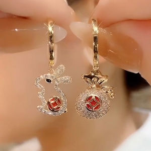 Fashionable Asymmetric Rabbit Earring Womens Fashion Jewelry Personality Display New Years Trendy Ear Clip Gold Plating
