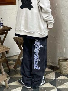 กางเกงยีนส์ทรงหลวมสไตล์ฮิปฮอปย้อนยุคสไตล์อเมริกันสำหรับผู้ชายและผู้หญิง กางเกงขายาวทรงตรง กระเป๋า ทรงหลวม กางเกงยีนส์ทรงหลวม