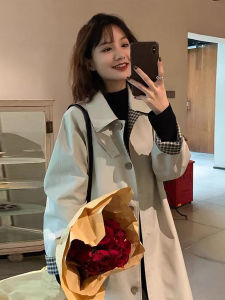 เสื้อแจ็คเก็ตผู้หญิง ทรงตรง แขนยาว ปกโปโล สไตล์สตรีท ฤดูใบไม้ผลิและฤดูใบไม้ร่วง 2025 ทรงยาวปานกลาง ลายสก็อต ดีไซน์ย้อนยุค สไตล์อังกฤษ เสื้อคลุมกันหนาว