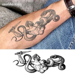 ชุดสติ๊กเกอร์สักสมุนไพร 2 ชิ้น: นักรบกำจัดงูพร้อมดาบ งูเท่และเป็นอันตราย สักสำหรับผู้ชายสำหรับมือและเท้า ขนาดใหญ่ สักชั่วคราว ติดทนนาน กันน้ำได้ 15 วัน