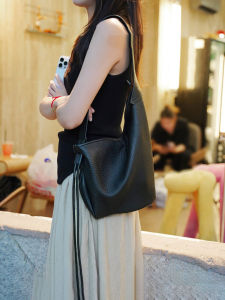 Casual Versatile Large Capacity Commuter Underarm Crossbody Bag for Women New 2025 Trendy Design Soft Cowhide Leather