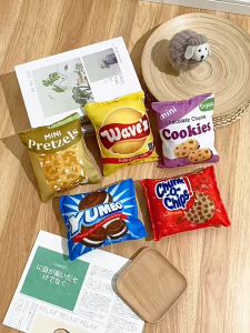 Đồ chơi cho Chó Mèo bằng bông hình bánh snack có kèn kêu chít chít - Love Pets Shop