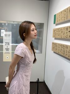 Đầm Hoa Thêu Mới Màu Tím cho Phụ Nữ Mùa Hè Khung Nhỏ
