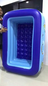 สระว่ายน้ําเป่าลม3ชั้น ขนาด: 150 x 105 x 55 (ยาว 1.5ม. กว้าง1.05ม. สูง55ซม.) มีลาย มีกันกระแทรก