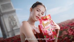 [แพ็ค3] Fineline ไฟน์ไลน์ ผลิตภัณฑ์ปรับผ้านุ่มพรีเมียม เพอร์ฟูม สูตรเข้มข้นพิเศษ กลิ่นเรดแพชชั่น ถุงเติม 450 มล. x3 สีแดง กำจัดกลิ่นอับชื้น