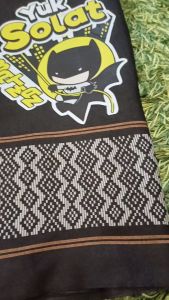 Sarung Instan Anak Karakter Batman Yuk Sholat Model Rok Praktis Usia 2 Sampai 7 Tahun