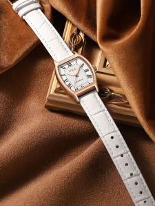  Ladies Leather Strap Watch Vintage Style Birthday Gift Small Wine Barrel Shape Quartz Movement Steel Case Mineral Glass