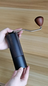 ส่งไว️ สกัดกาแฟมือหมุน Coffee Grinder เครื่องบดกาแฟมือหมุน เครื่องบดกาแฟ กลิ่นหอมชัด แกนเจียร CNC ประหยัดแรงงาน 30%