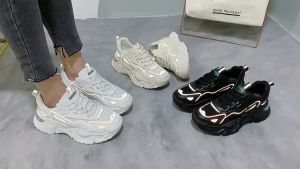 2025รุ่นสุดฮิต รุ่นQ112 รองเท้าผ้าใบสีขาว รองเท้าแฟชั่นหญิง แฟชั่นรองเท้าผ้าใบลำลองนุ่มระบายอากาศได้ดี น้ำหนักเบาใส่สบาย สไตล์เกาหลีสุดฮิต