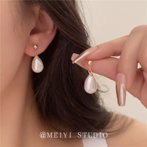Elegant Simple French Vintage Waterdrop Pearl Stud Earrings Versatile Fashionable Jewelry Accessory for Women