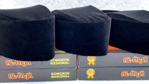 Peci Songkok Hitam Polos Model SUSUN Tinggi 789 cm Bahan Bludru Contesa Super Untuk Remaja dan Dewasa