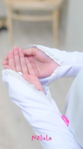 Nelula - Sarung Tangan Umroh Dan Haji Wanita Perempuan Panjang Jumbo Premium Murah Hitam Dan Putih