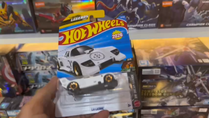 Mô Hình Xe Hot Wheels La Liebre Trắng Mâm Vàng Cực Đẹp - Bản New For 2026 Lote H JJK77