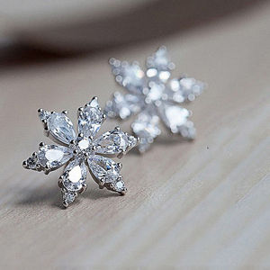Huitan Bling Bling Crystal CZ Flower Earrings Stud Ear Piercing Romantic Womens Accessories Fancy Birthday Gift Trendy Jewelry