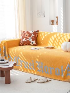 ผ้าคลุมโซฟาสีส้มกันลื่นสำหรับทุกฤดูกาล ป้องกันการถูกแมวขูด ผ้าคลุมโซฟาแบบครอบคลุมเต็มรูปแบบ ผ้าคลุมโซฟาแบบคลุมผ้าสำหรับที่นั่งสามคน