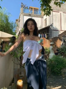 หวาน เผ็ด เด็กผู้หญิง สีขาว เสื้อท่อนบนปมผีเสื้อลาย ผู้หญิง แขนกุด สั้น ไม่มีสาย เสื้อกั๊ก 2024 ฤดูร้อน ผ้าไหมมาใหม่ เสื้อเบลาส์