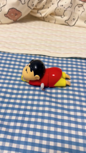 Crawling Crayon Shin-Chan Anime clockwork toy dynamic & cute trendy creative doll Desktop Ornament for Kids Tahan lama