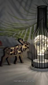 Industrial Style Iron LED Night Light Battery Powered Portable LED Lantern Wine Bottle Design Table Decoration Lamp For Home Bar