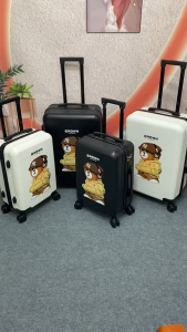 HOT_Vali Kéo Du Lịch Gấu Đội Mũ Dễ Thương Hình In UV Không Bong Tróc Chất Liệu Nhựa PC+ABS Khóa Số Bảo Mật