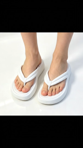 Women Stylish White Platform Flip Flops Sandalyas Pambabae Malambot na Makapal na Talampakan Pang Bahay at Labas
