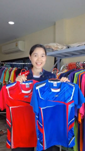 เสื้อกีฬาเด็ก เสื้อพิมพ์ลายคอปก ชุด 17 ไซส์ 28 30 32 34 36 ใส่ได้ทั้งแห่งเด็กผู้ชาย และเด็กผู้หญิง เนื้อหา: เสื้อกีฬาเด็ก